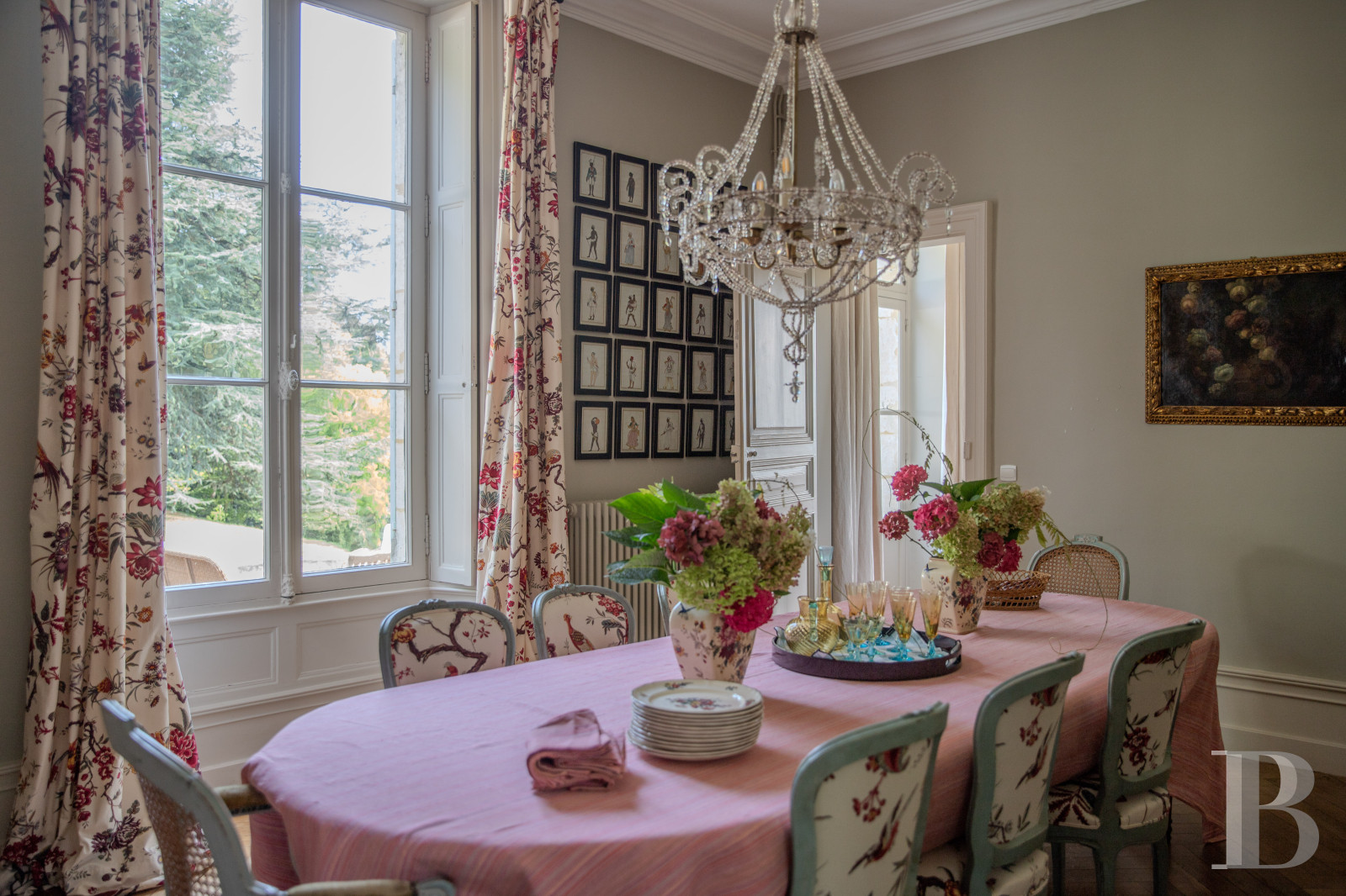 Dans le Perche, au nord-est de Bellême, une maison des 18e et 19e siècle au milieu de grands arbres  - photo  n°22
